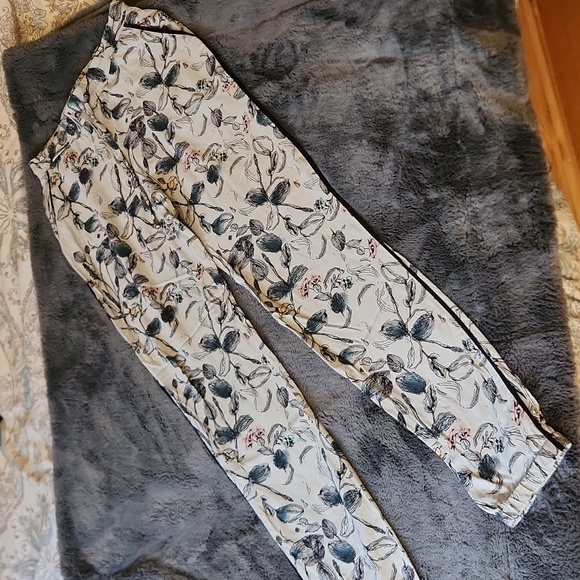 Fluid floral jogger - Picture 3 of 8